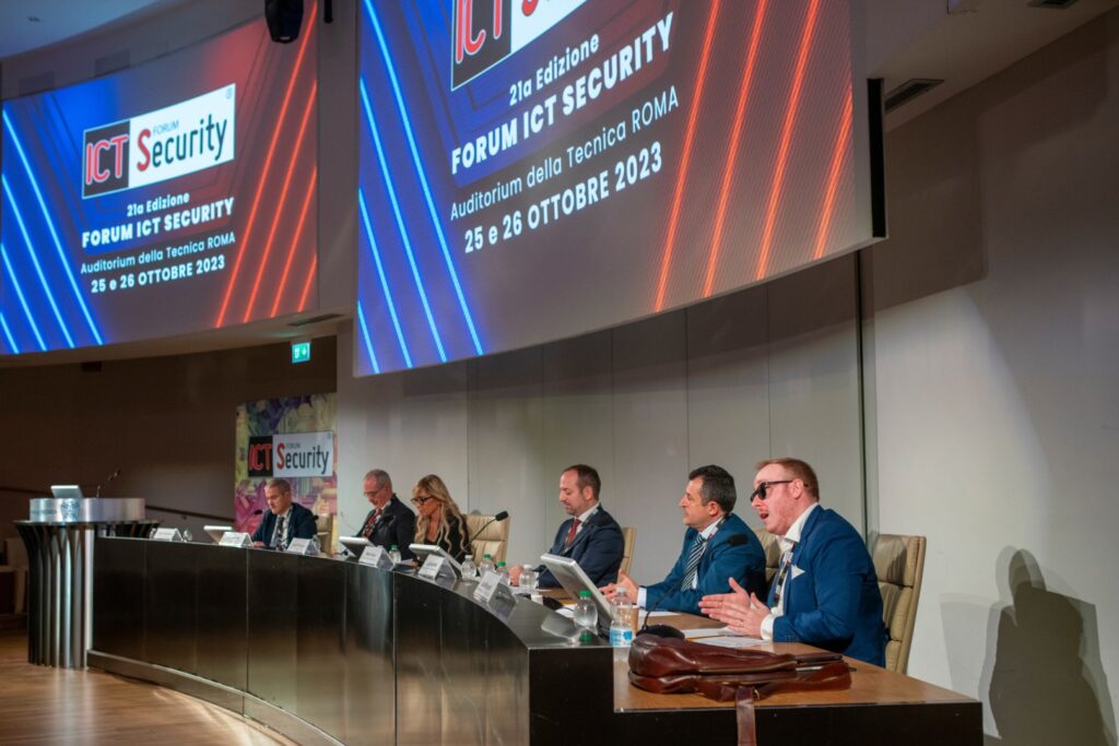 Forum ICT Security 2023: Luca Bongiorni, Director of Cybersecurity Lab & CSO di ZTE Italia, discute l'anticipazione proattiva delle minacce emergenti. Evidenzia sfide come la compromissione delle supply chain, campagne di disinformazione con deepfake, attacchi ransomware da IoT, e minacce dalla computazione quantistica. Sottolinea strategie chiave come l'investimento in Threat Intelligence, la verticalizzazione della conoscenza tramite Security Subject Matter Expert (SSME), e sensibilizzazione degli stakeholder con Joint Cybersecurity Workgroup meetings. Queste strategie contribuiscono a una robusta difesa contro le minacce emergenti