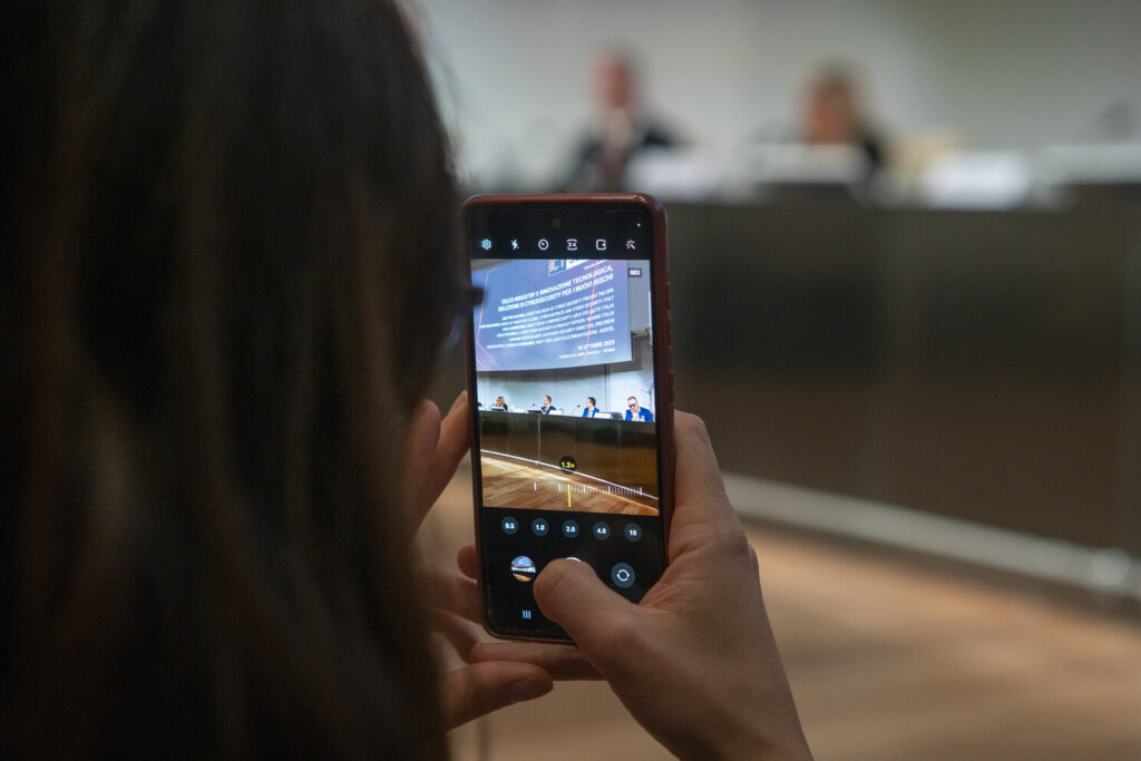 Forum ICT Security 2023: Discussione sulla cruciale anticipazione delle tendenze e modelli di minacce emergenti, con focus sulla collaborazione tra operatori di telecomunicazioni e l'interscambio di informazioni tramite un ISAC di settore. Analisi della crescente sofisticazione delle minacce informatiche, rischi cyber, sfide e casi reali. Panoramica sulle best practices per prodotti e funzionalità sicure. Prospettive future evidenziando tecnologie abilitanti come 6G, intelligenza artificiale, machine learning e computazione quantistica