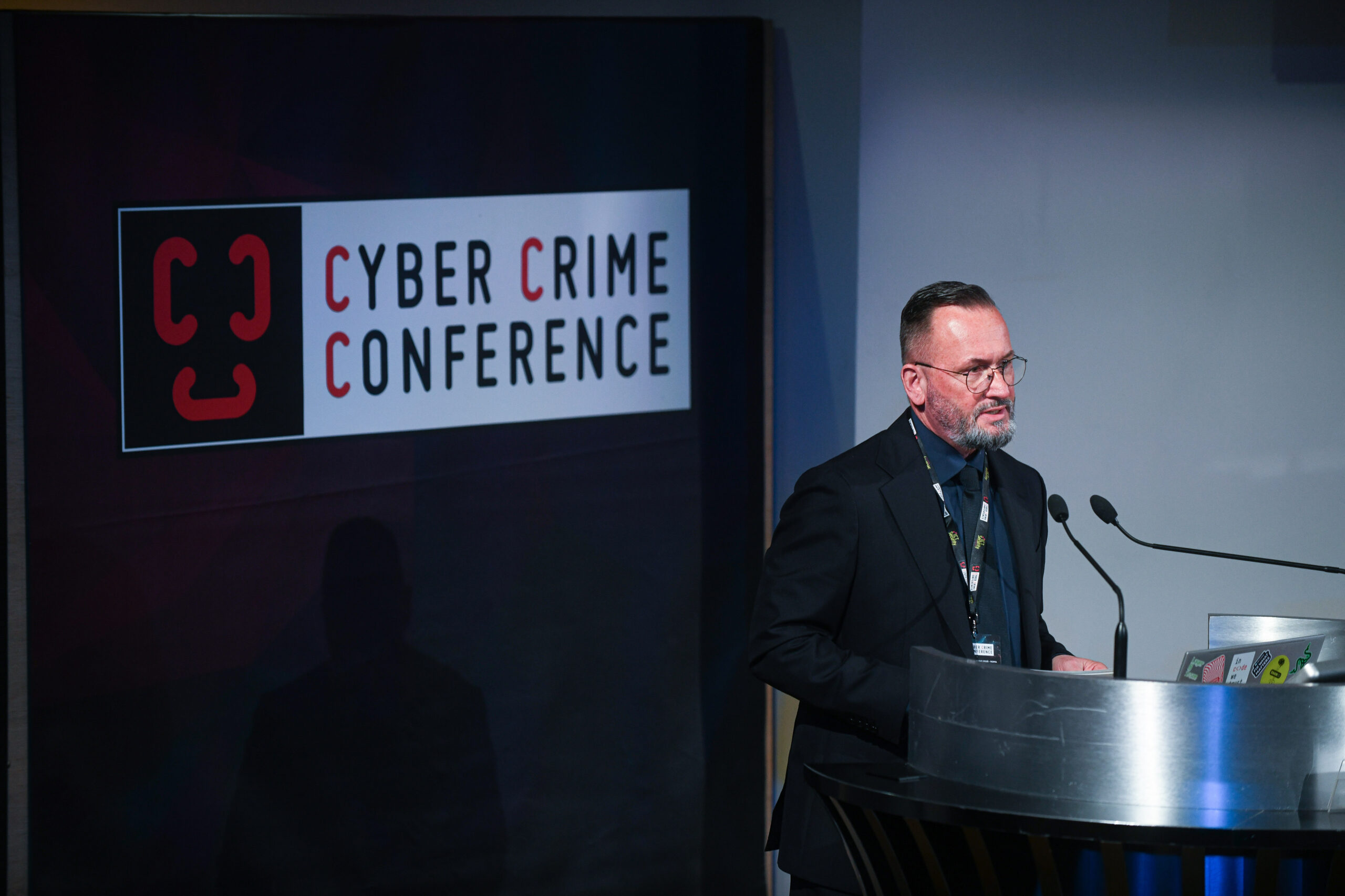 Carsten Meywirth alla Cyber Crime Conference come BKA smantella cybercriminali, ransomware, infrastrutture del cybercrime tra Operation Endgame, Conti e Black Basta