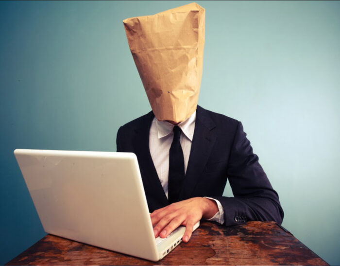 Installazione e utilizzo di Tor per migliorare la privacy online, comprendendo l'uso di crittografia AES a 128bit e l'importanza di nodi di entrata e uscita nella rete Tor.