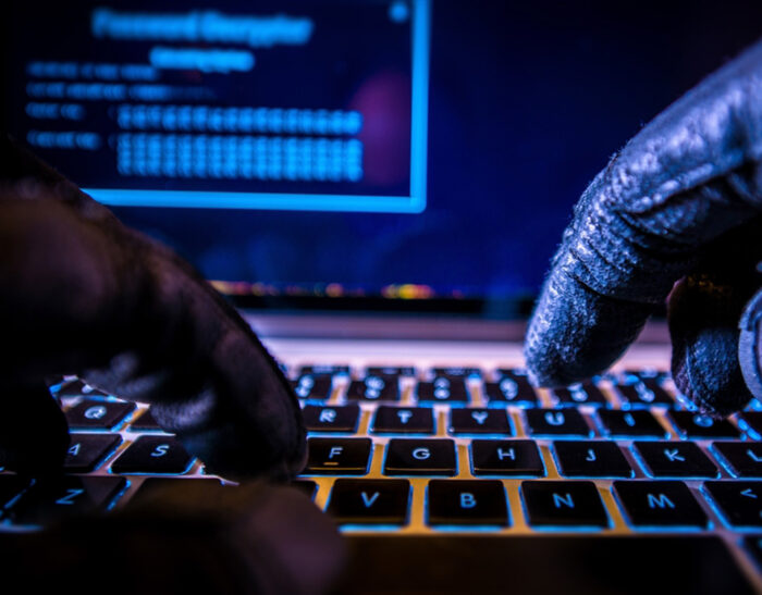 Panorama delle minacce nel cyberspazio: grafico che illustra la distribuzione di attacchi informatici da parte di cybercriminali, hacktivisti, spie informatiche e attori statali, dati riportati nel rapporto Clusit 2017. Sicurezza informatica, minacce informatiche, cybercrime, hacktivismo, spionaggio industriale