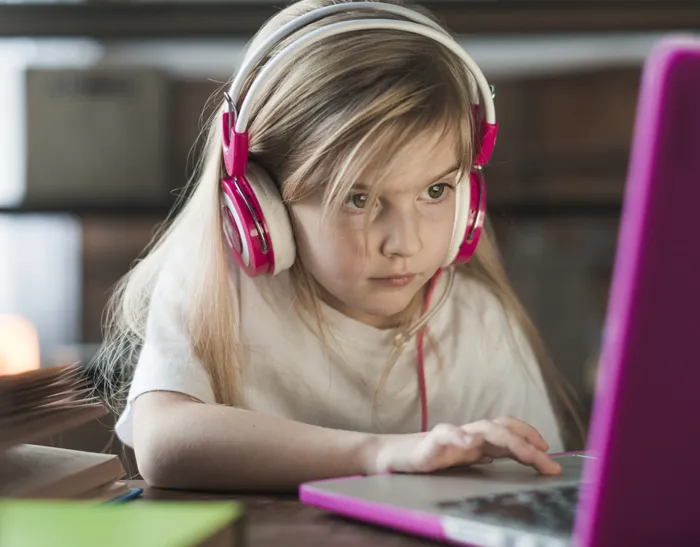 Età del consenso digitale secondo il Regolamento Privacy Europeo e misure di Facebook per la sicurezza dei minori online