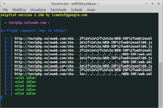 L'immagine mostra una finestra del terminale che esegue Skipfish, uno scanner di sicurezza per applicazioni web.