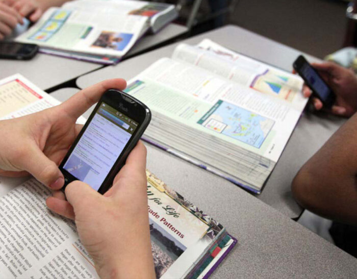 Ragazzi in classe con lo smartphone? Massima attenzione alla cybersecurity