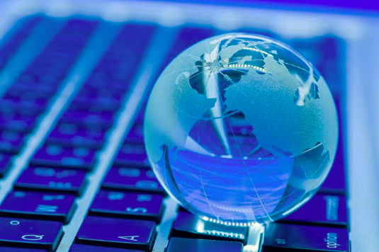 pionieri della cybersecurity con ritratti di Bob Thomas, Dorothy Denning, Whitfield Diffie, Martin Hellman e algoritmi crittografici