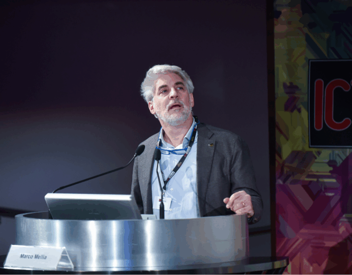 Professor Marco Mellia durante il suo intervento al Forum ICT Security 2025 sulle potenzialità e i limiti dell’AI e degli agenti autonomi in cybersecurity.