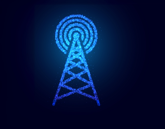 Schema tecnico che illustra il funzionamento di un IMSI Catcher: simulazione della torre cellulare, intercettazione del traffico e connessione dei dispositivi mobili.