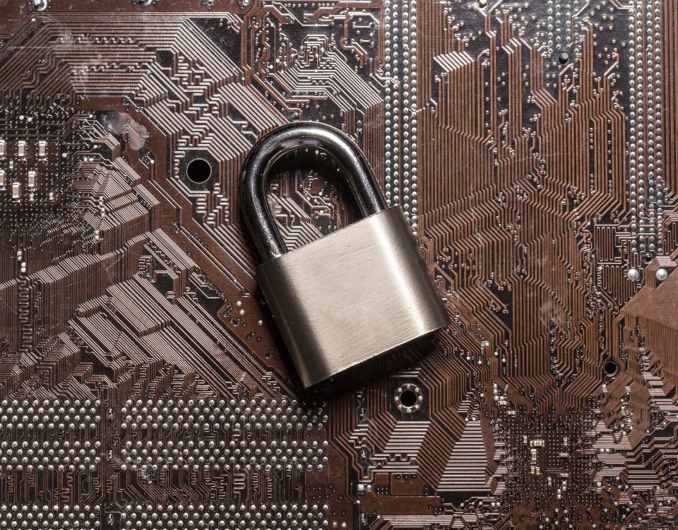 architettura sicurezza hardware con TPM, HSM, Secure Enclaves e componenti crittografici integrati