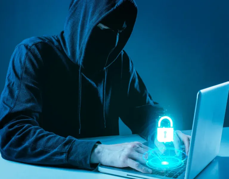 dicotomia tra attaccanti Lone Wolf solitari e modelli RaaS (Ransomware-as-a-Service) nel panorama delle minacce cyber 2025